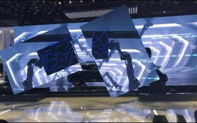 机械臂沉浸式舞美助力紫光芯片功能展示